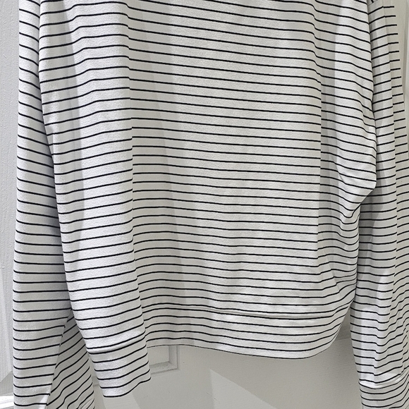 SOHO/ New York & Company Athletic Woman's Shirt XL - Picture 3 of 4